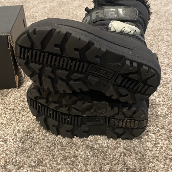 Kids Sorel snow boots size 7 - Picture 4 of 6